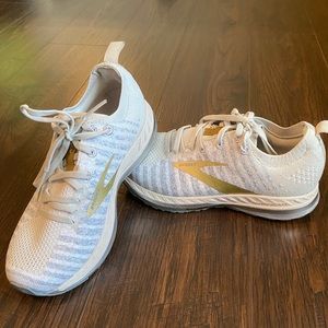 NEW Brooks women’s running shoe